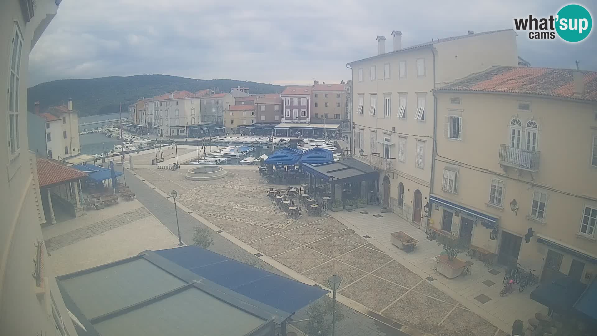 Cámara en vivo ciudad de Cres – plaza principal y “mandrač” – isla de Cres – Croacia
