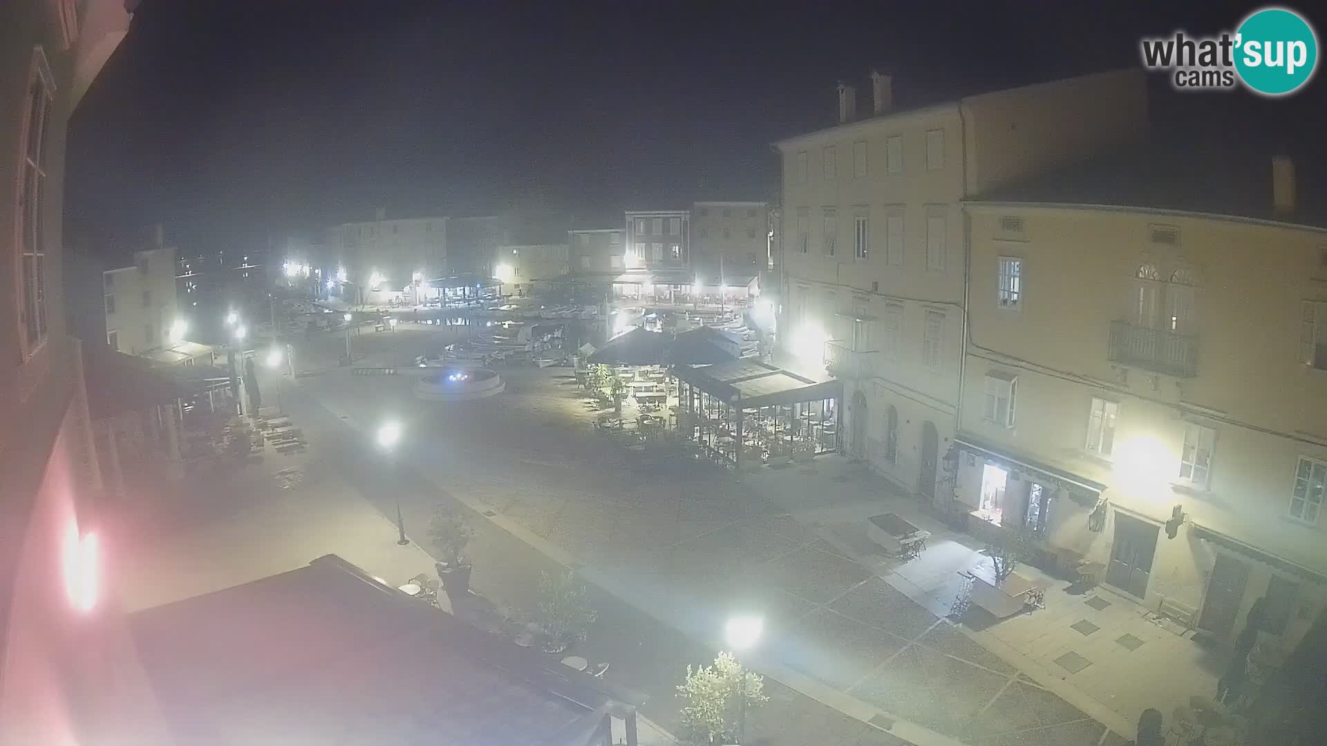 Cámara en vivo ciudad de Cres – plaza principal y “mandrač” – isla de Cres – Croacia