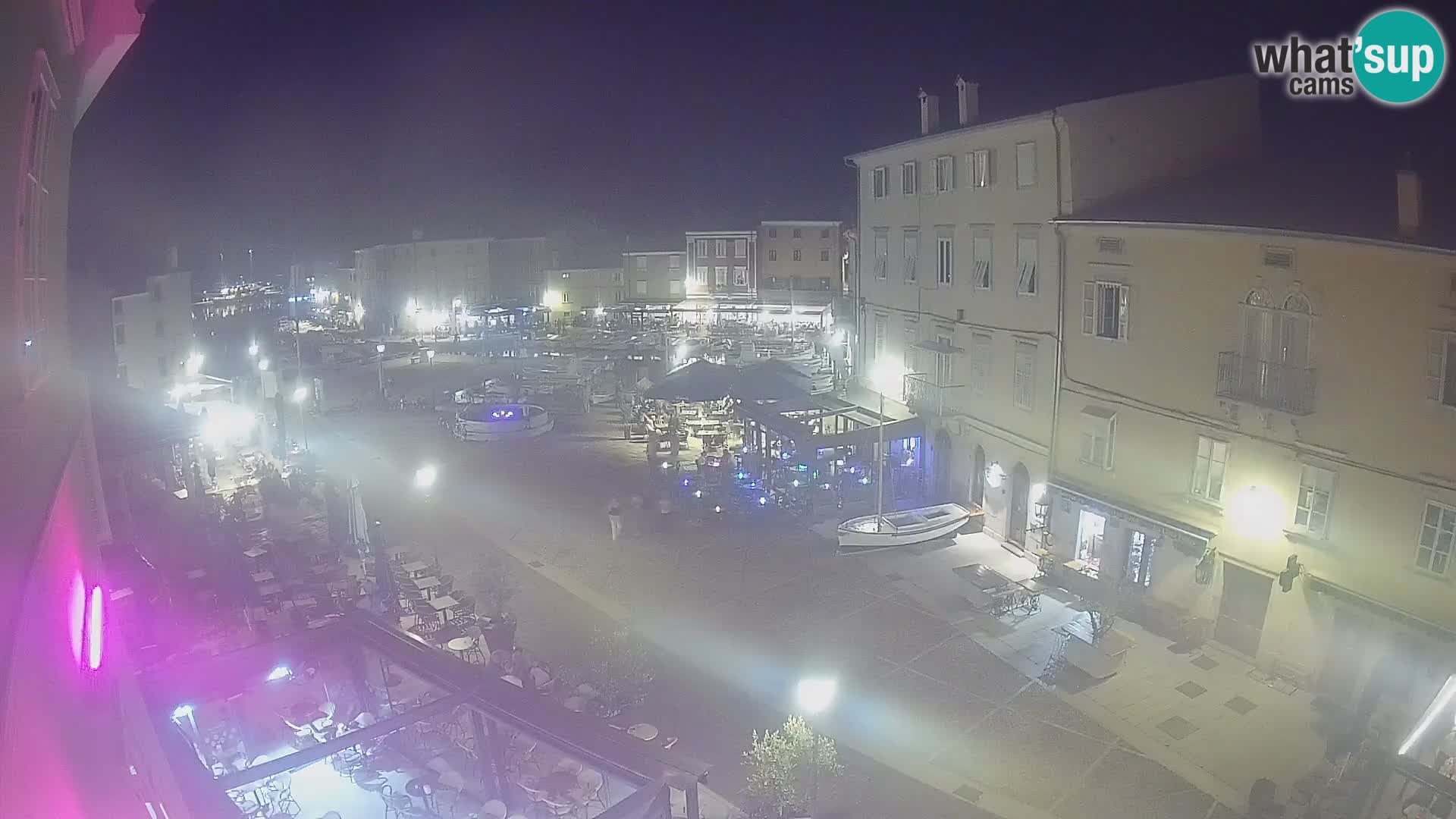 Cámara en vivo ciudad de Cres – plaza principal y “mandrač” – isla de Cres – Croacia