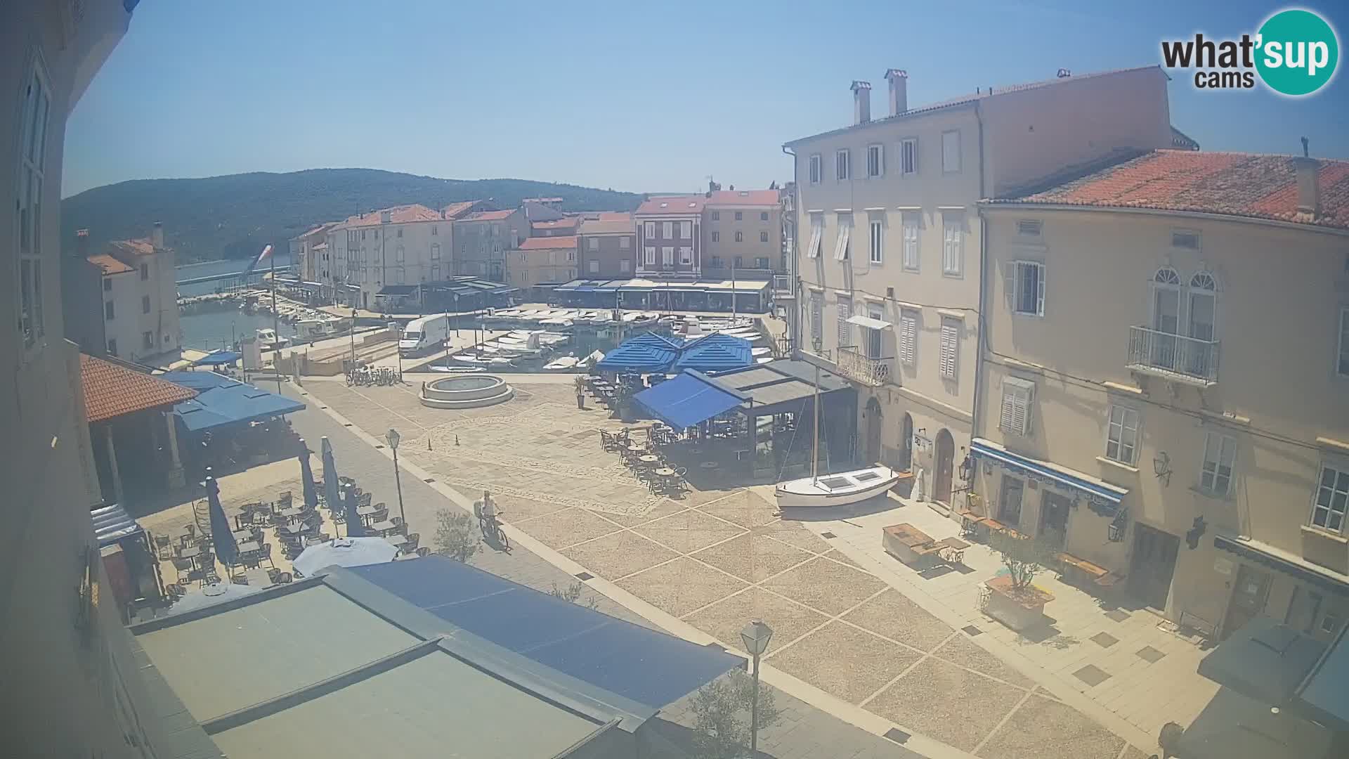 Cámara en vivo ciudad de Cres – plaza principal y “mandrač” – isla de Cres – Croacia