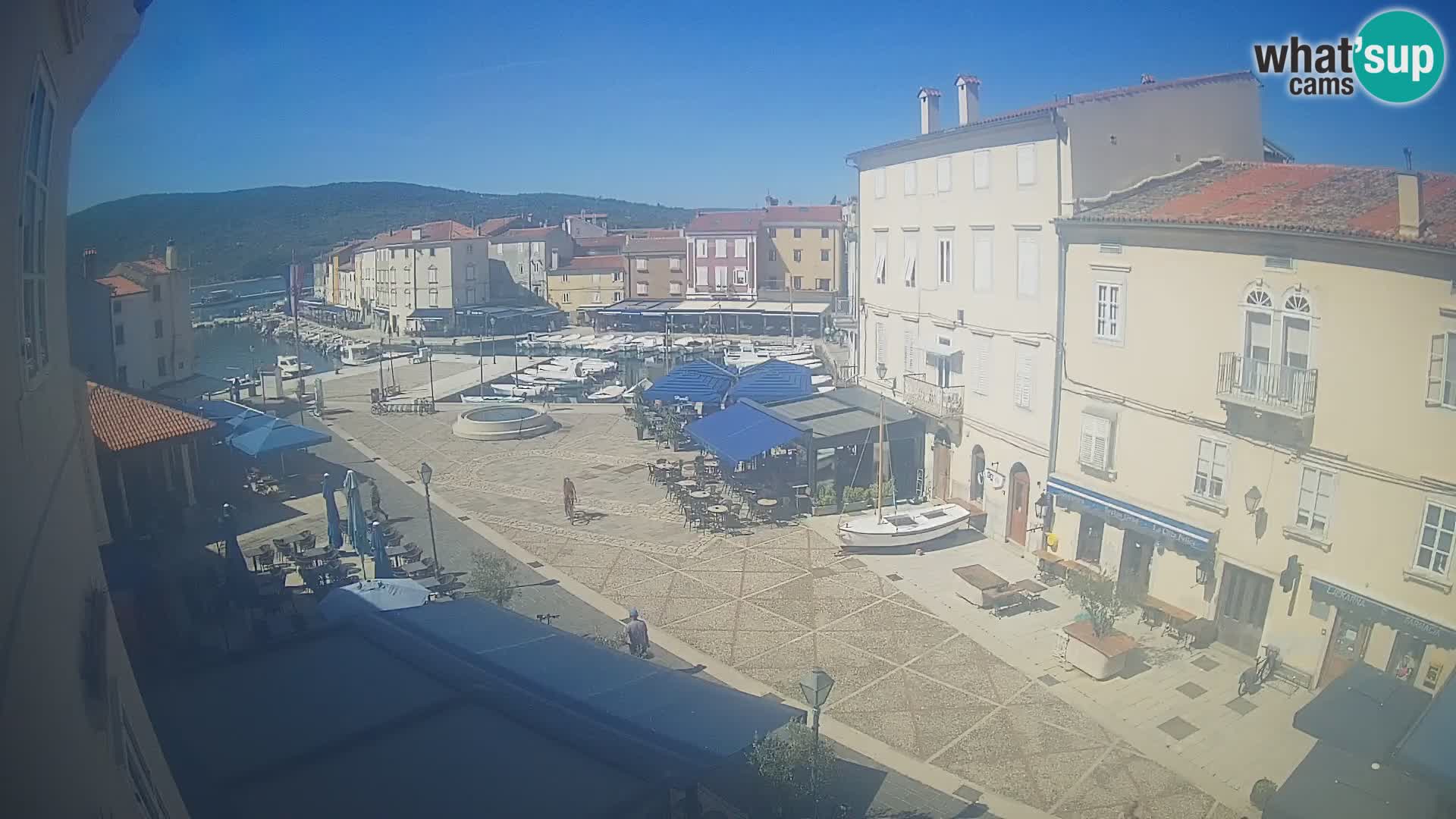 LIVE cam Cres city – place principale et “mandrač” – île de Cres – Croatie