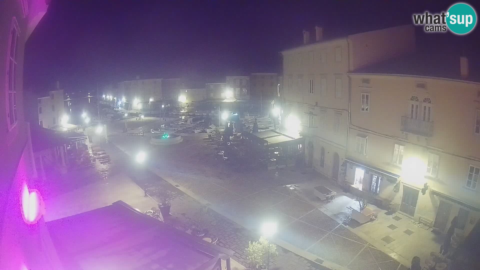 LIVE cam Cres city – place principale et “mandrač” – île de Cres – Croatie