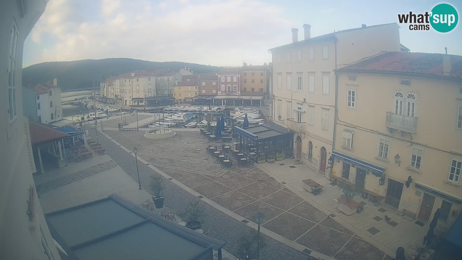 LIVE cam Cres city – place principale et “mandrač” – île de Cres – Croatie