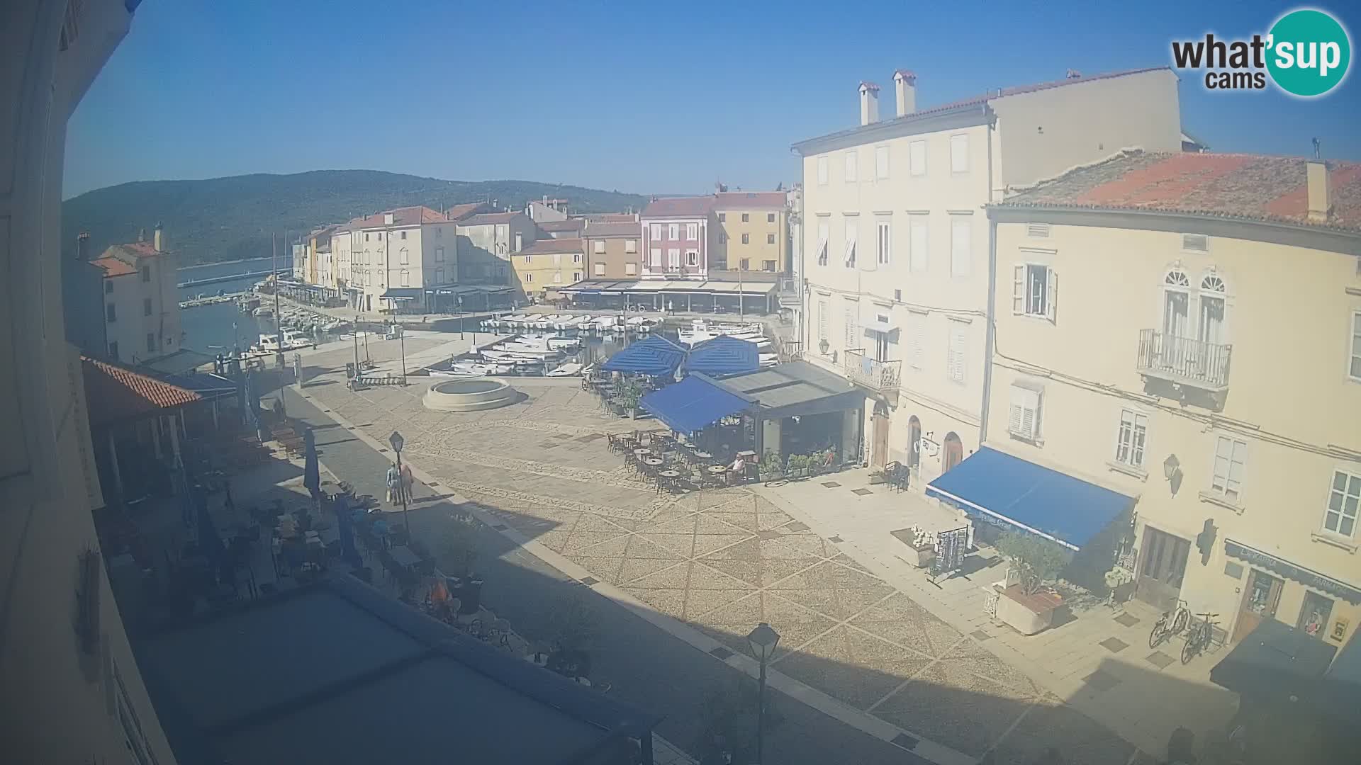 LIVE cam Cres city – place principale et “mandrač” – île de Cres – Croatie