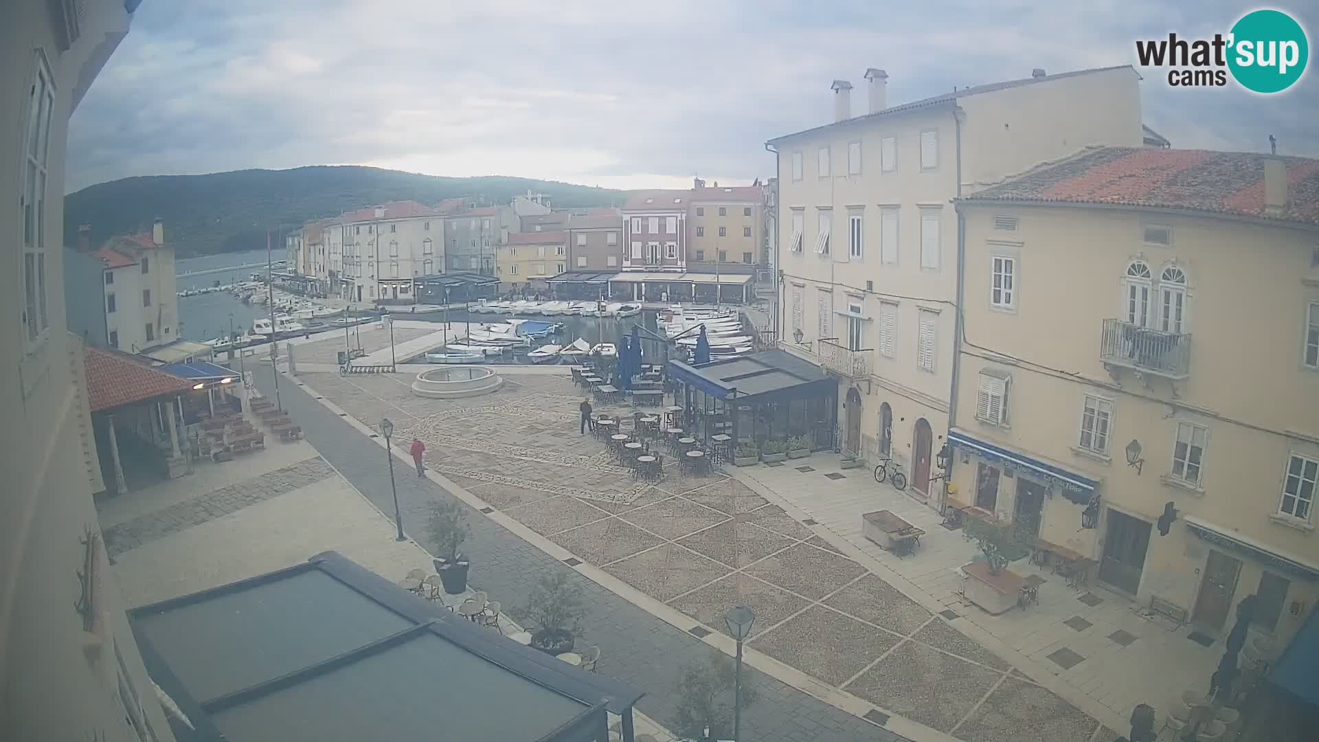 Cámara en vivo ciudad de Cres – plaza principal y “mandrač” – isla de Cres – Croacia