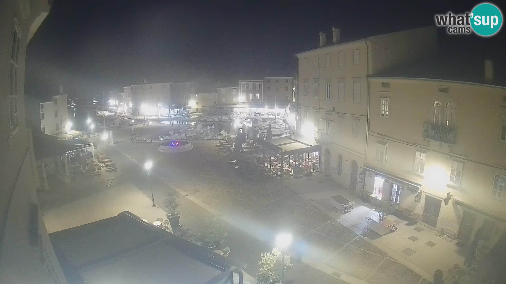 Cámara en vivo ciudad de Cres – plaza principal y “mandrač” – isla de Cres – Croacia