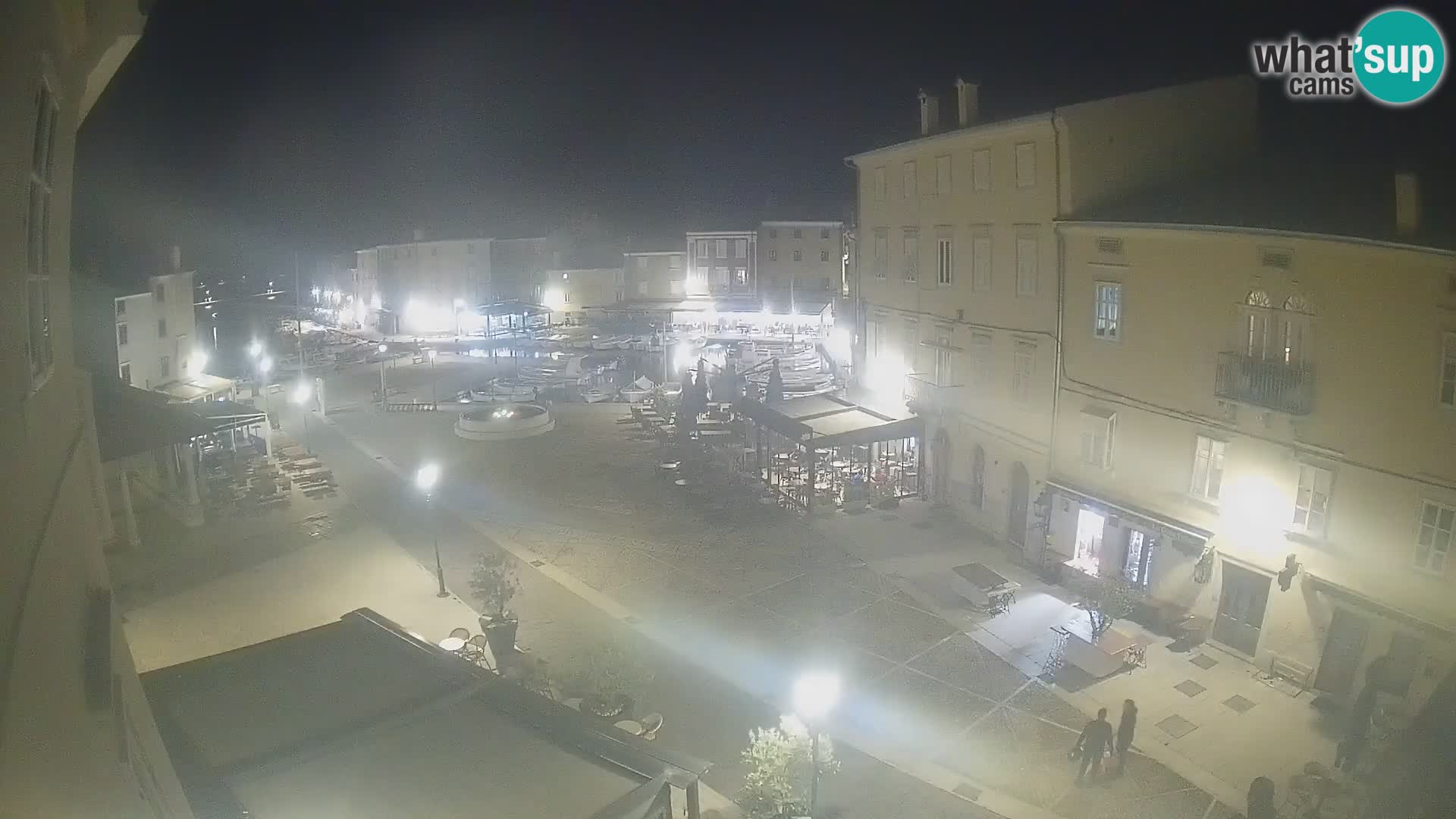 V ŽIVO spletna kamera Cres mesto – glavni trg in “mandrač” – otok Cres – Hrvaška