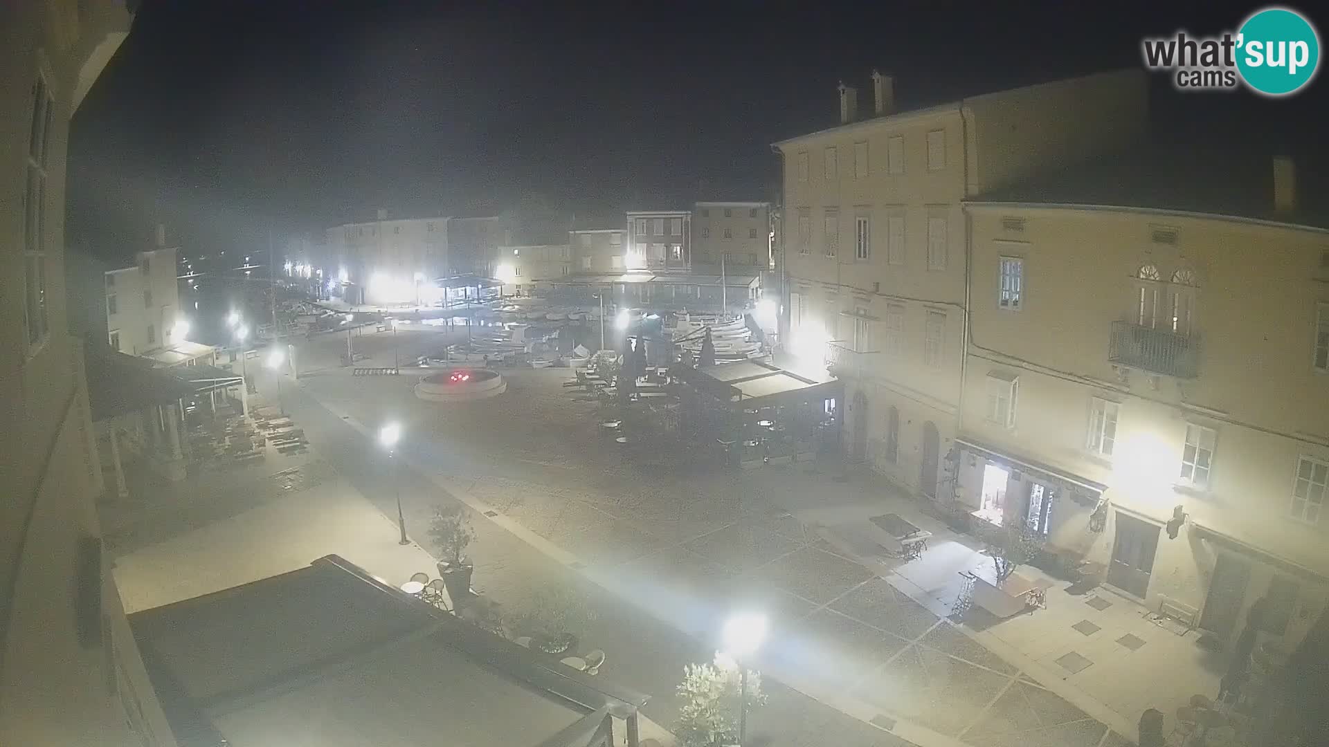Web kamera Grad Cres – glavni trg i “mandrač” – otok Cres