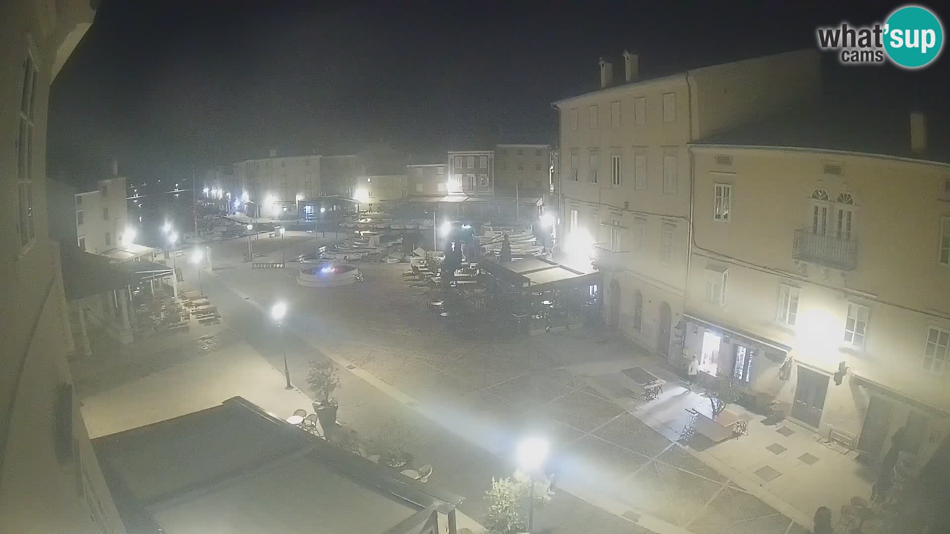 Cámara en vivo ciudad de Cres – plaza principal y “mandrač” – isla de Cres – Croacia