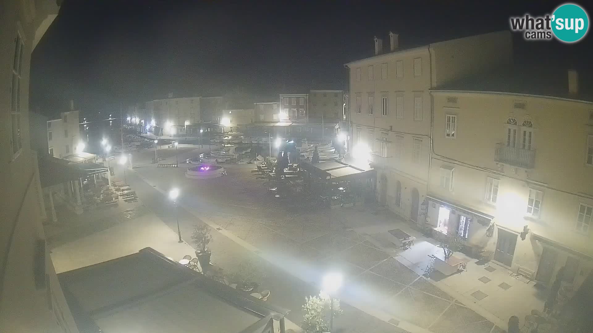 LIVE cam Cres city – place principale et “mandrač” – île de Cres – Croatie