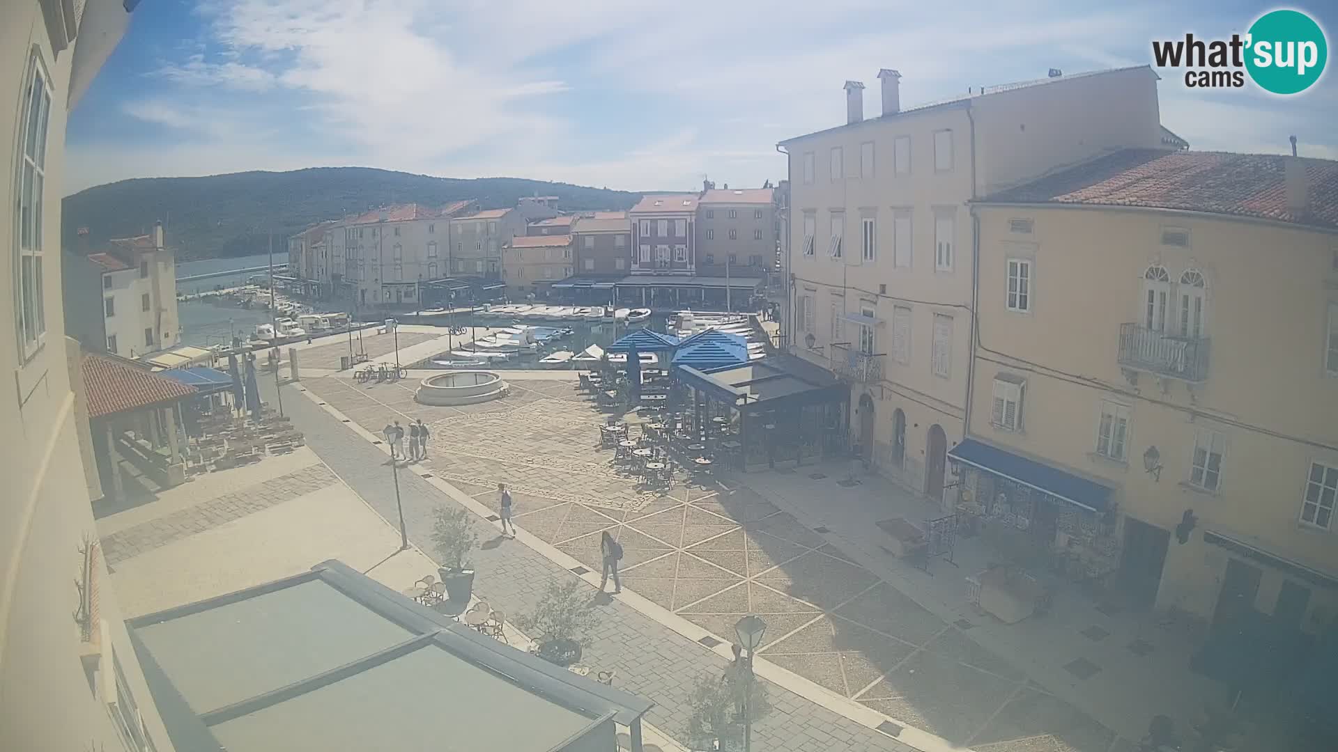 Cámara en vivo ciudad de Cres – plaza principal y “mandrač” – isla de Cres – Croacia