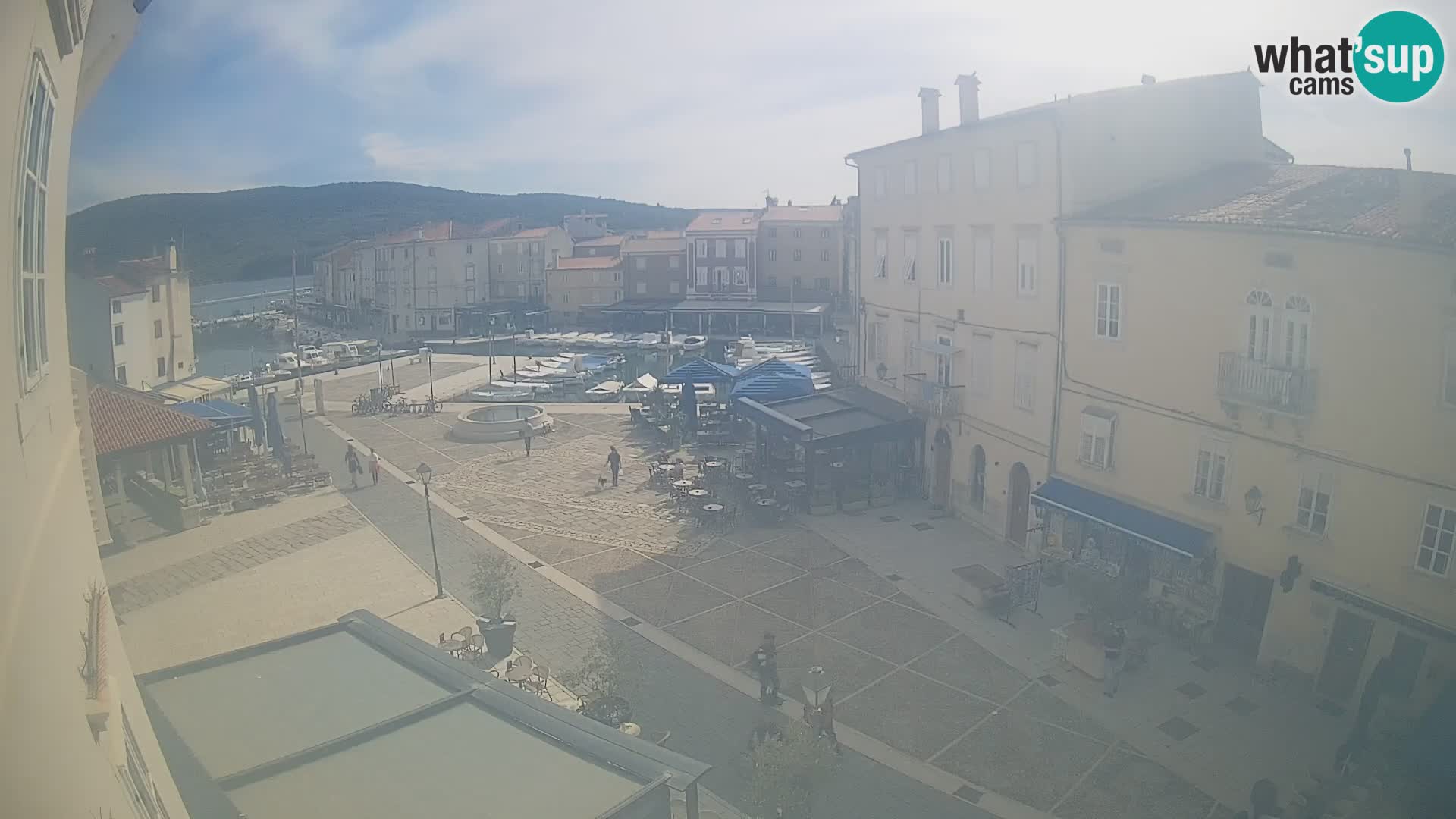 Cámara en vivo ciudad de Cres – plaza principal y “mandrač” – isla de Cres – Croacia