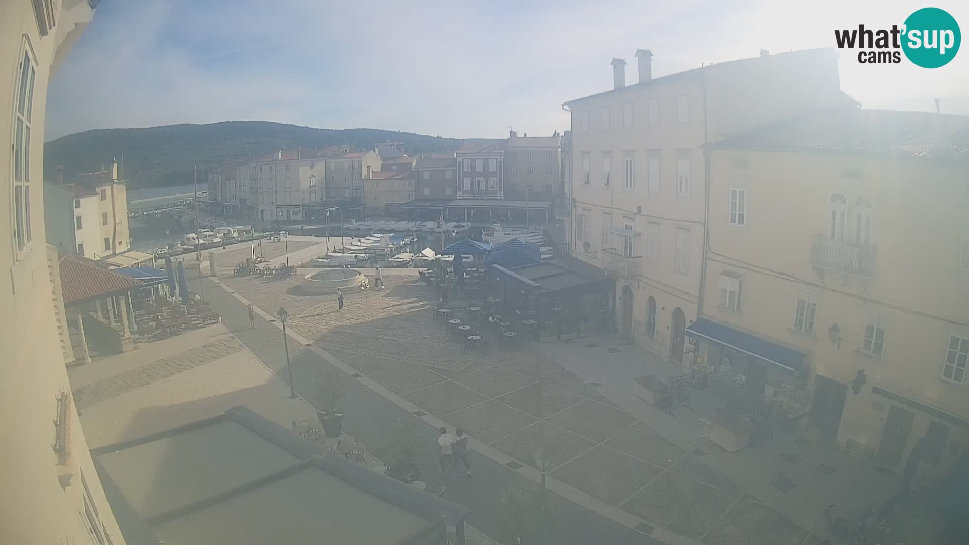 LIVE cam Cres city – place principale et “mandrač” – île de Cres – Croatie