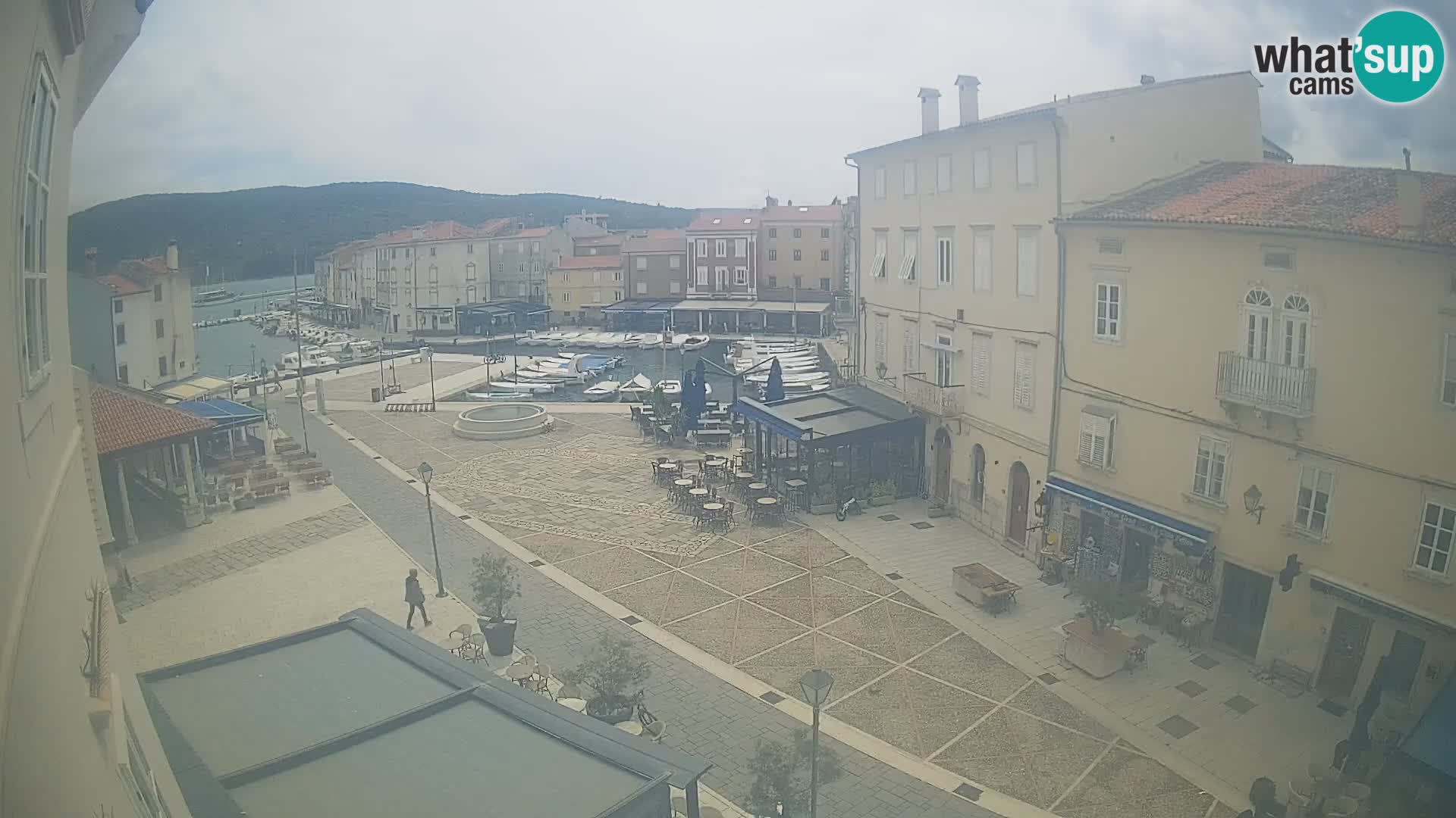 LIVE cam Cres city – place principale et “mandrač” – île de Cres – Croatie