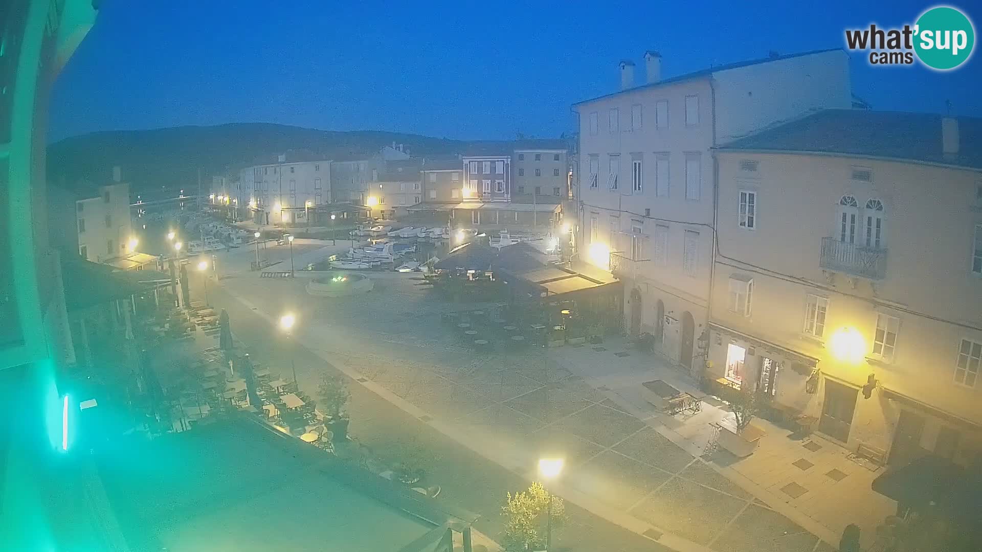 LIVE cam Cres city – place principale et “mandrač” – île de Cres – Croatie