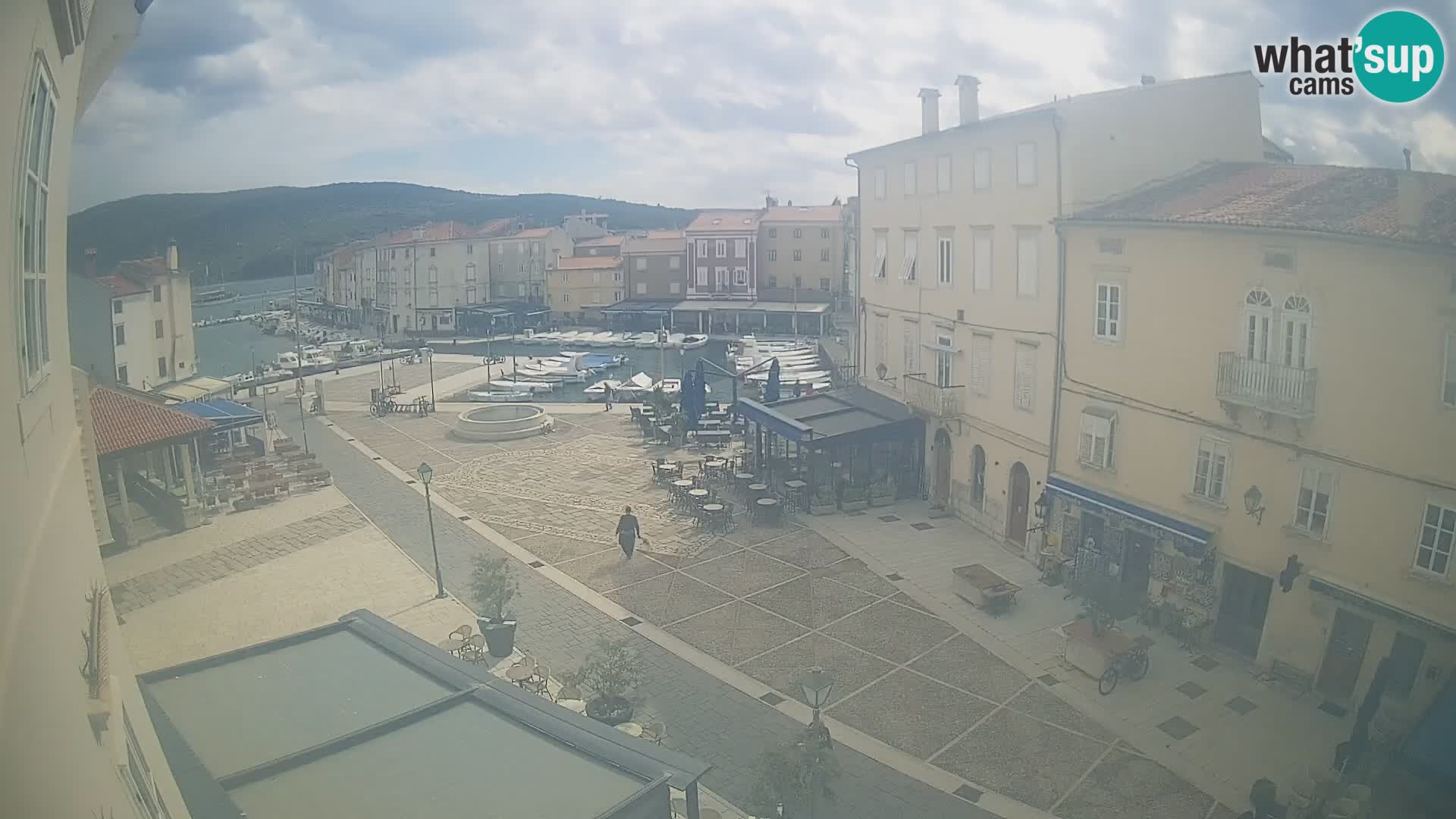 LIVE cam Cres city – place principale et “mandrač” – île de Cres – Croatie
