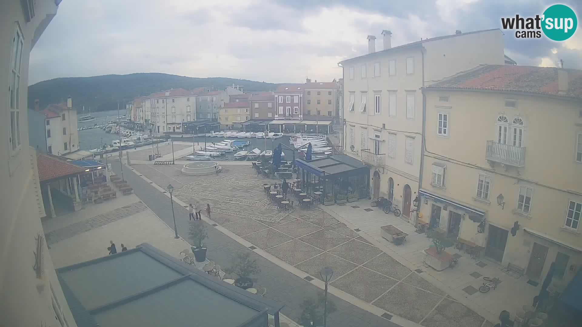 LIVE cam Cres city – place principale et “mandrač” – île de Cres – Croatie