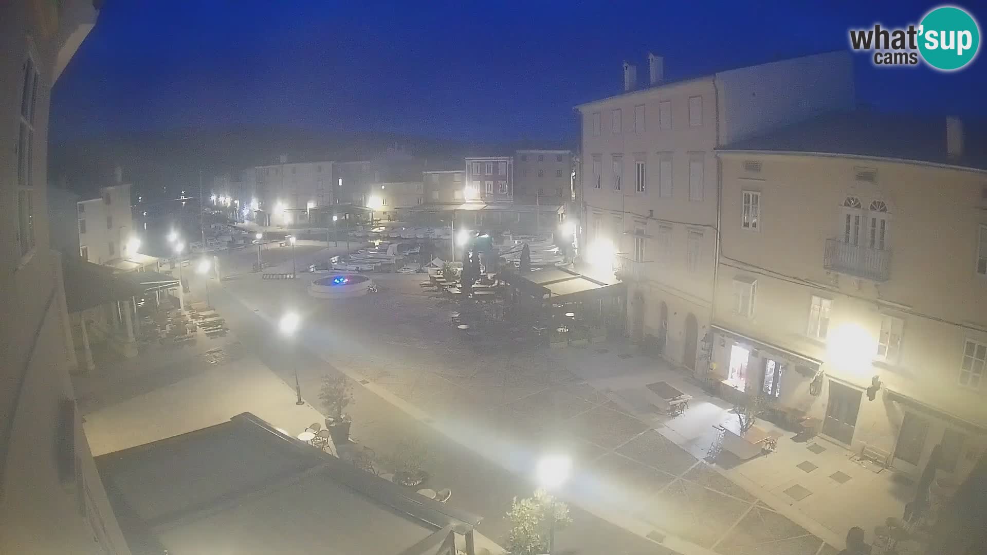 LIVE cam Cres city – place principale et “mandrač” – île de Cres – Croatie