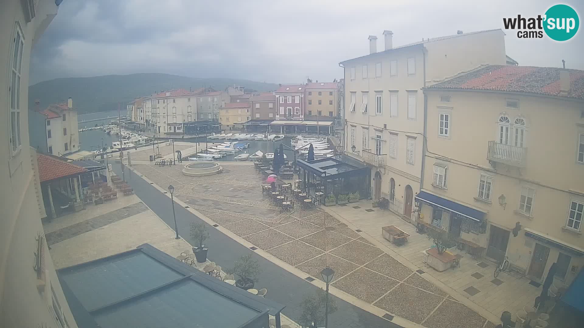 Cámara en vivo ciudad de Cres – plaza principal y “mandrač” – isla de Cres – Croacia