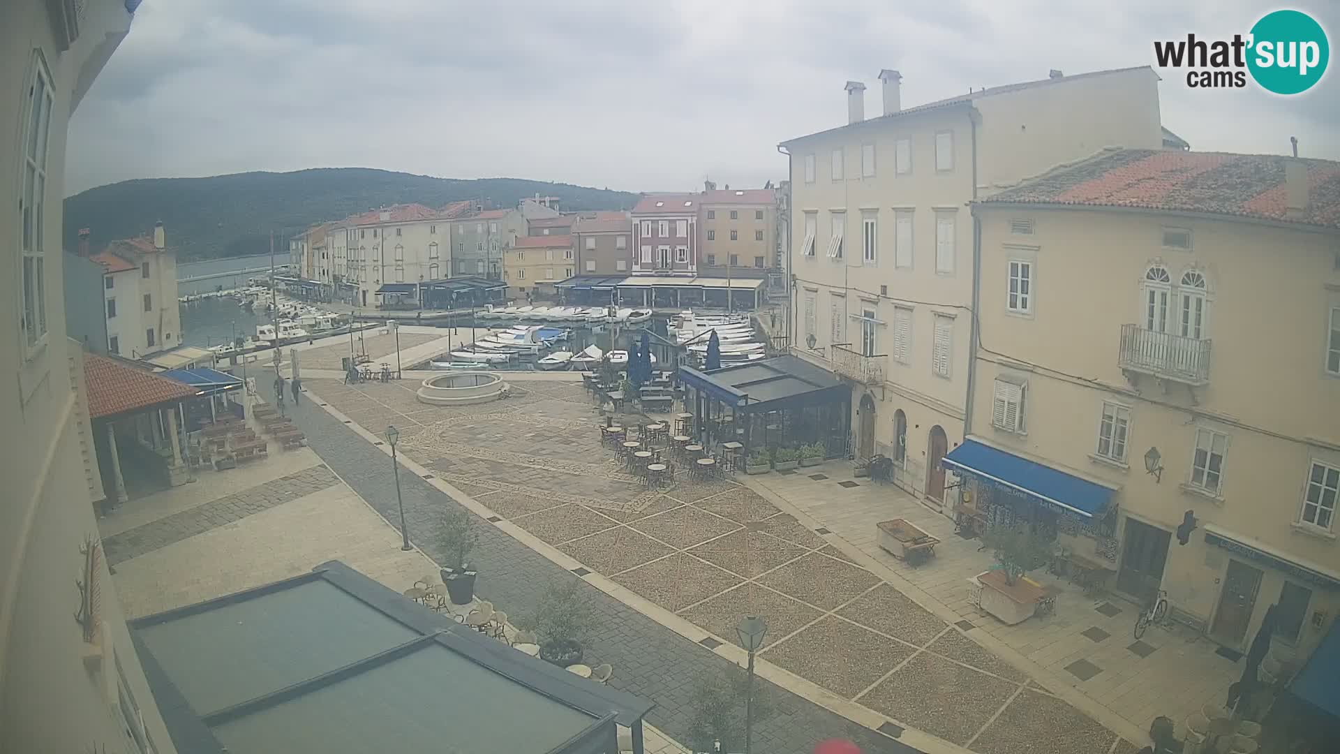 LIVE cam Cres city – place principale et “mandrač” – île de Cres – Croatie