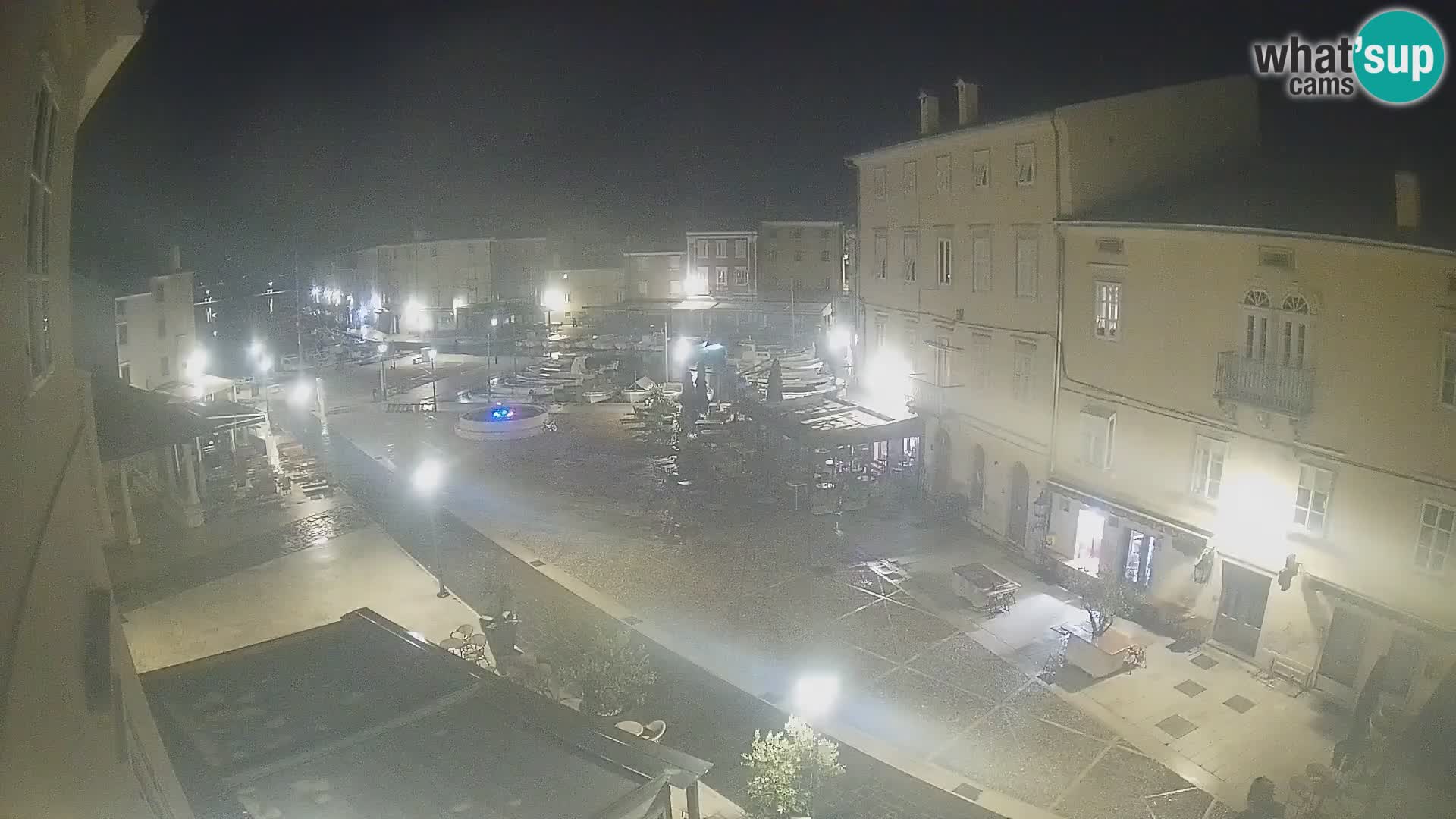 Cámara en vivo ciudad de Cres – plaza principal y “mandrač” – isla de Cres – Croacia
