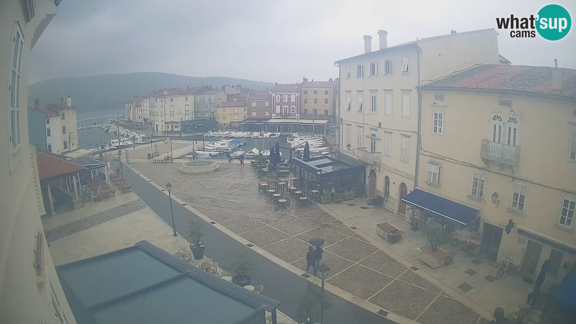LIVE cam Cres city – place principale et “mandrač” – île de Cres – Croatie