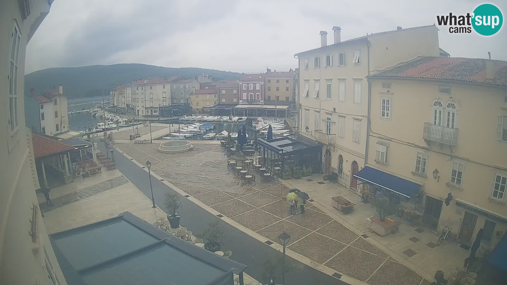 LIVE cam Cres city – place principale et “mandrač” – île de Cres – Croatie