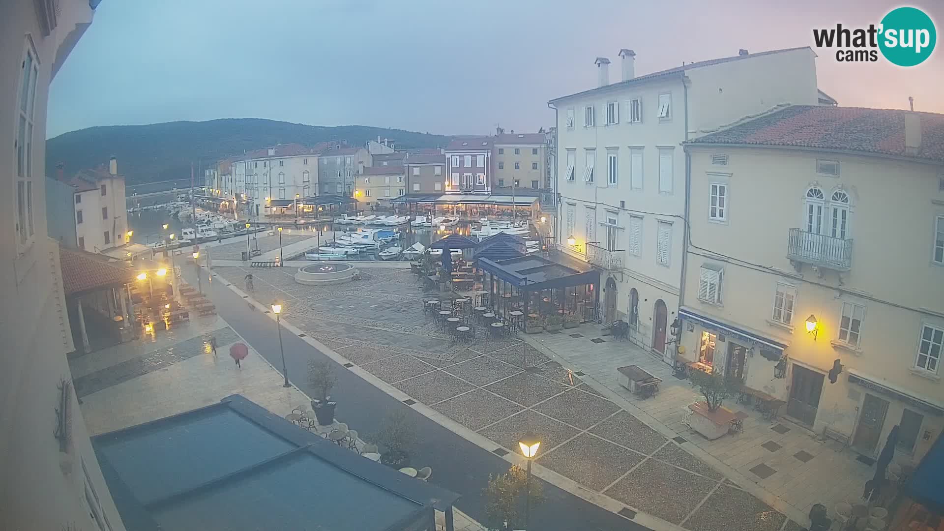 LIVE cam Cres city – place principale et “mandrač” – île de Cres – Croatie