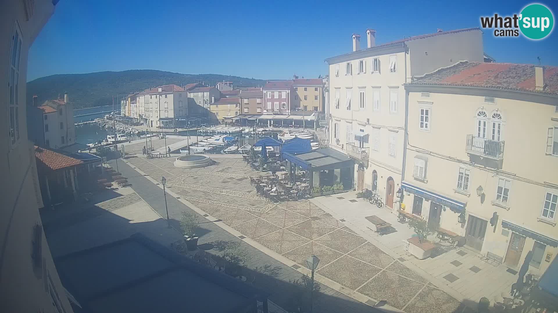 LIVE cam Cres city – place principale et “mandrač” – île de Cres – Croatie