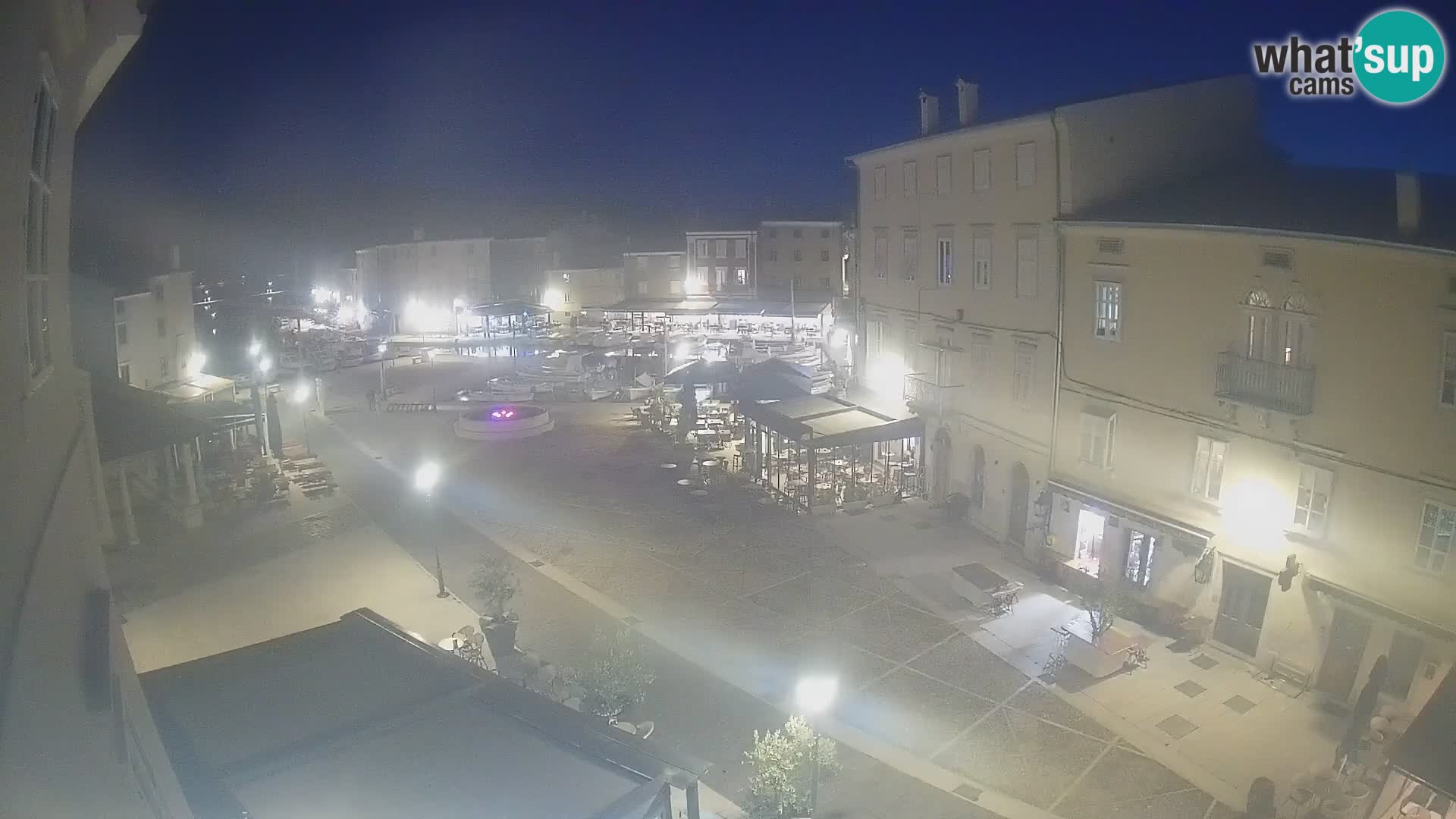 Cámara en vivo ciudad de Cres – plaza principal y “mandrač” – isla de Cres – Croacia