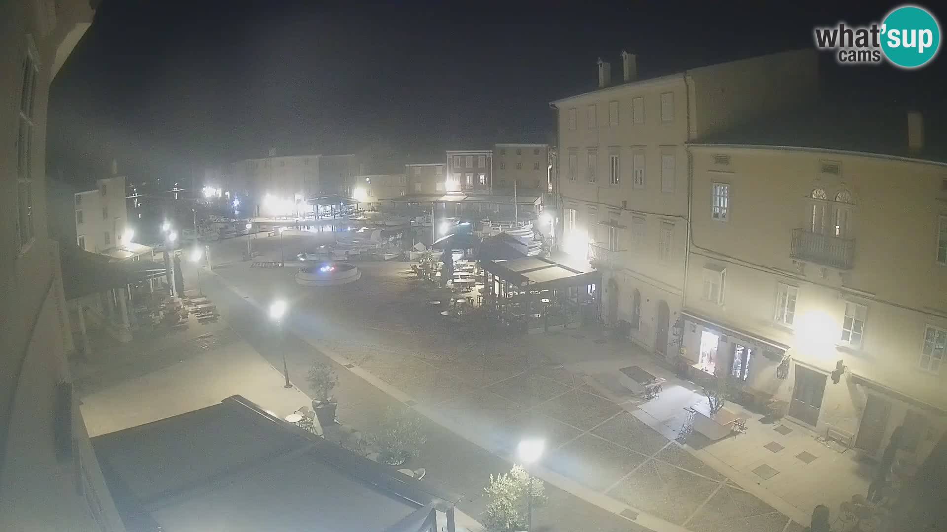 Cámara en vivo ciudad de Cres – plaza principal y “mandrač” – isla de Cres – Croacia