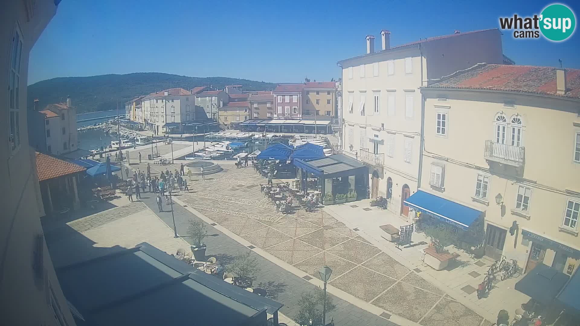 LIVE cam Cres city – place principale et “mandrač” – île de Cres – Croatie