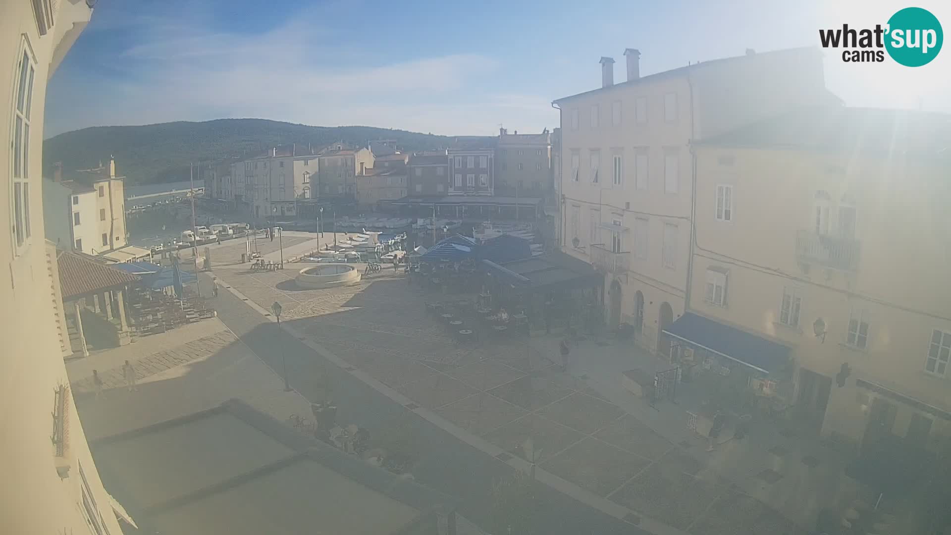 Cámara en vivo ciudad de Cres – plaza principal y “mandrač” – isla de Cres – Croacia