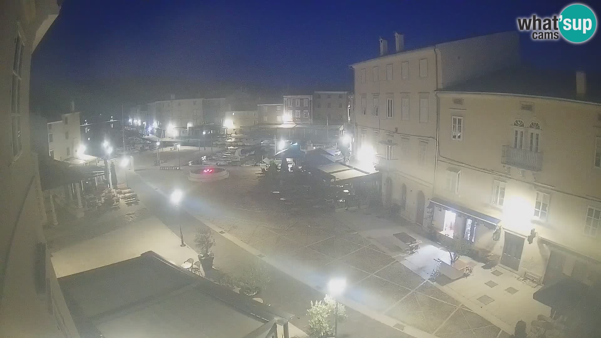 LIVE cam Cres city – place principale et “mandrač” – île de Cres – Croatie