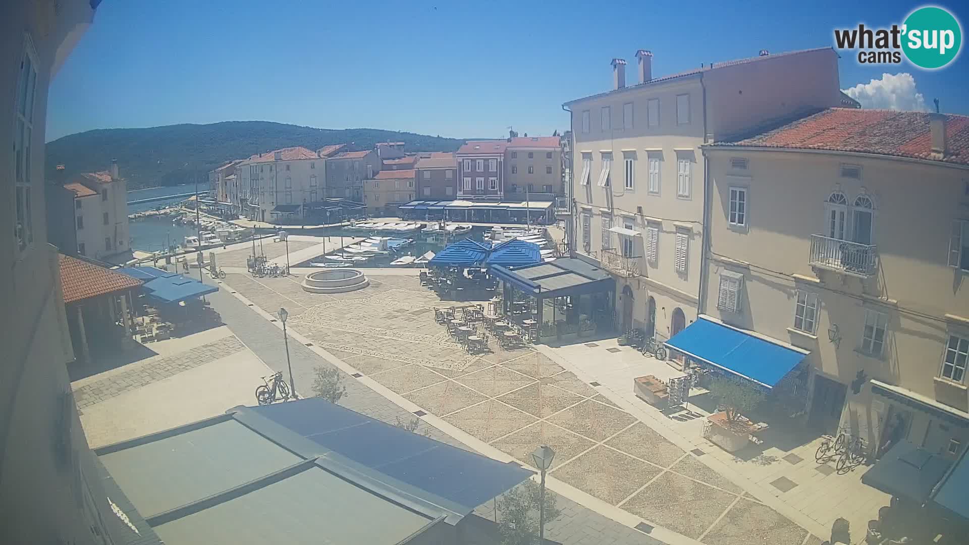 Cámara en vivo ciudad de Cres – plaza principal y “mandrač” – isla de Cres – Croacia