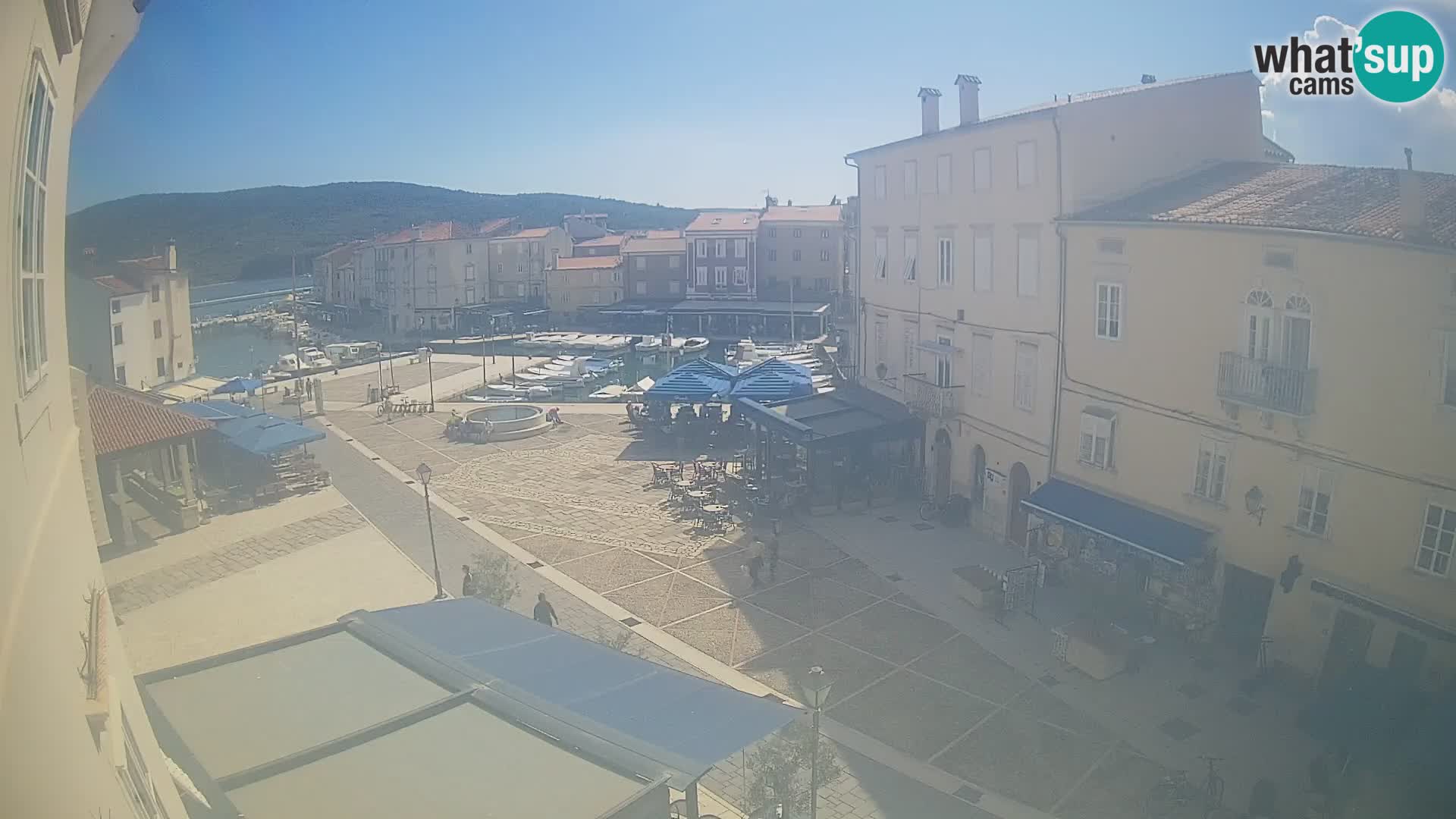 LIVE cam Cres città – piazza principale e “mandrač” – isola di Cherso – Croazia