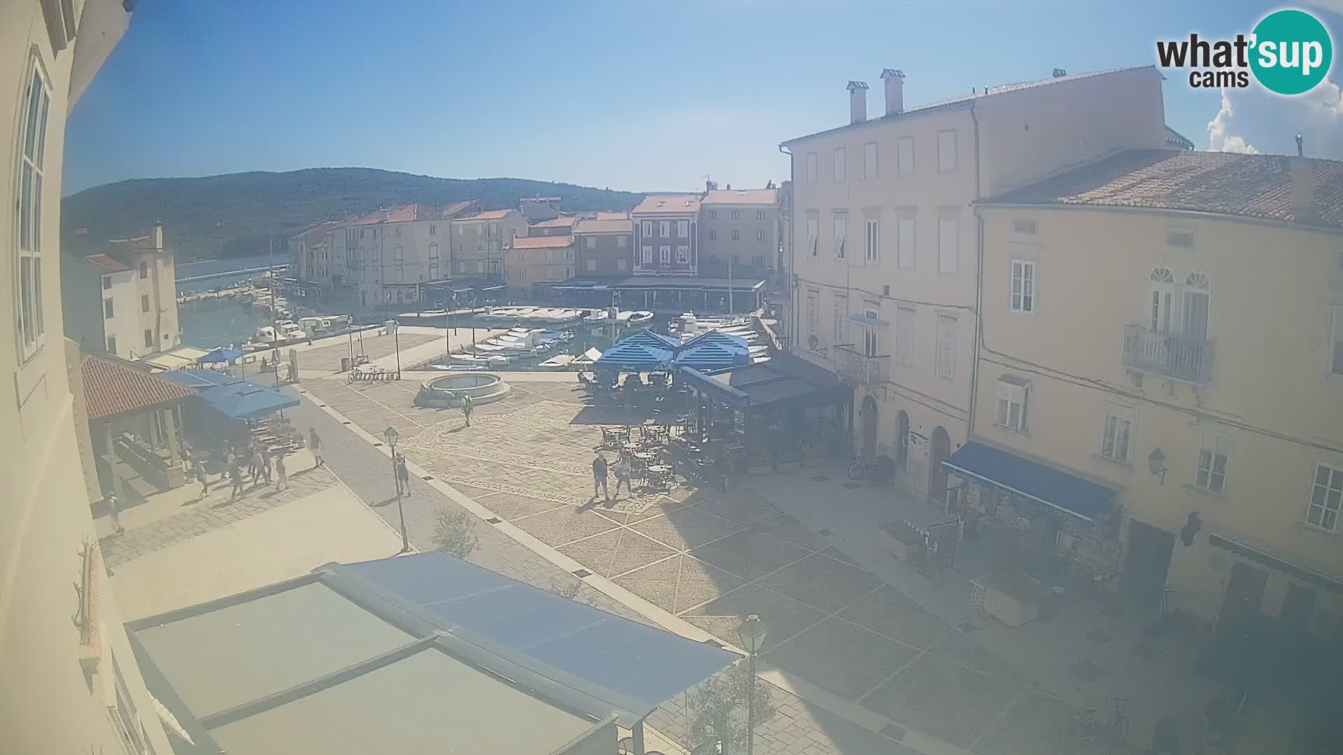 LIVE cam Cres città – piazza principale e “mandrač” – isola di Cherso – Croazia