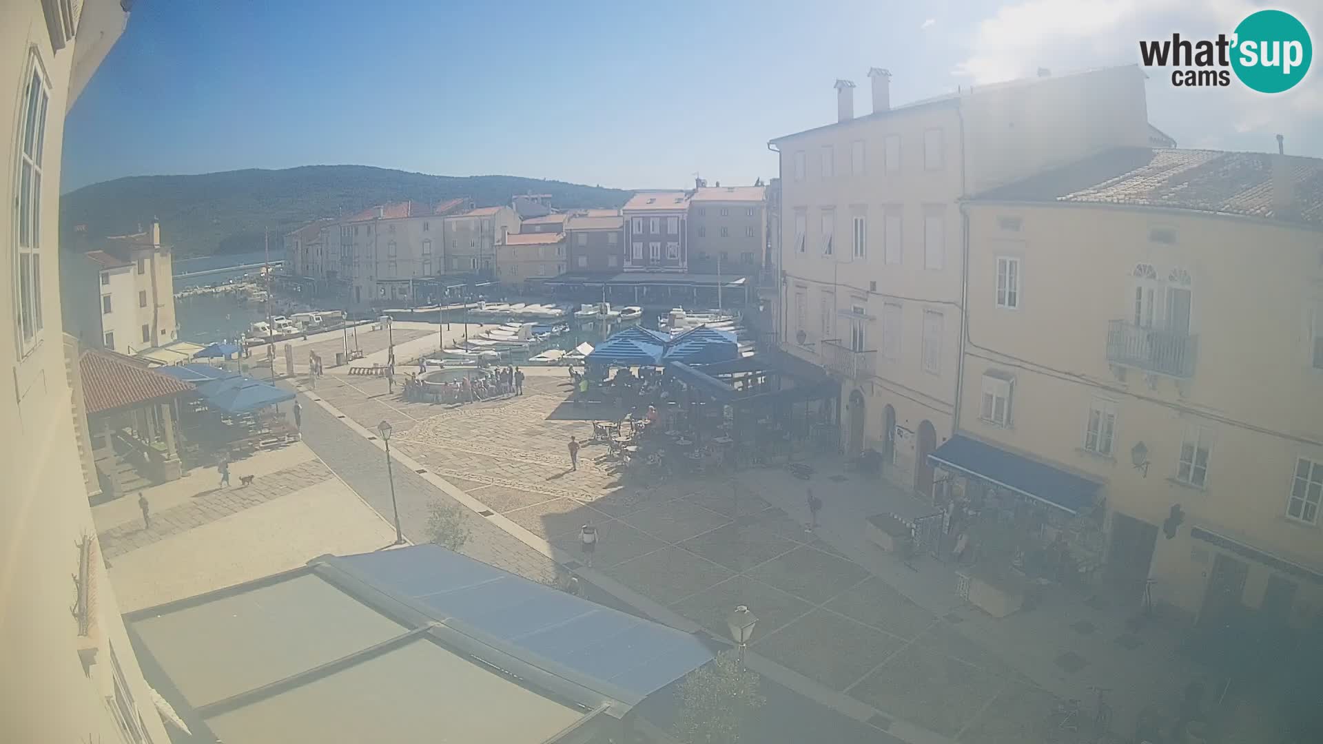 LIVE cam Cres city – place principale et “mandrač” – île de Cres – Croatie