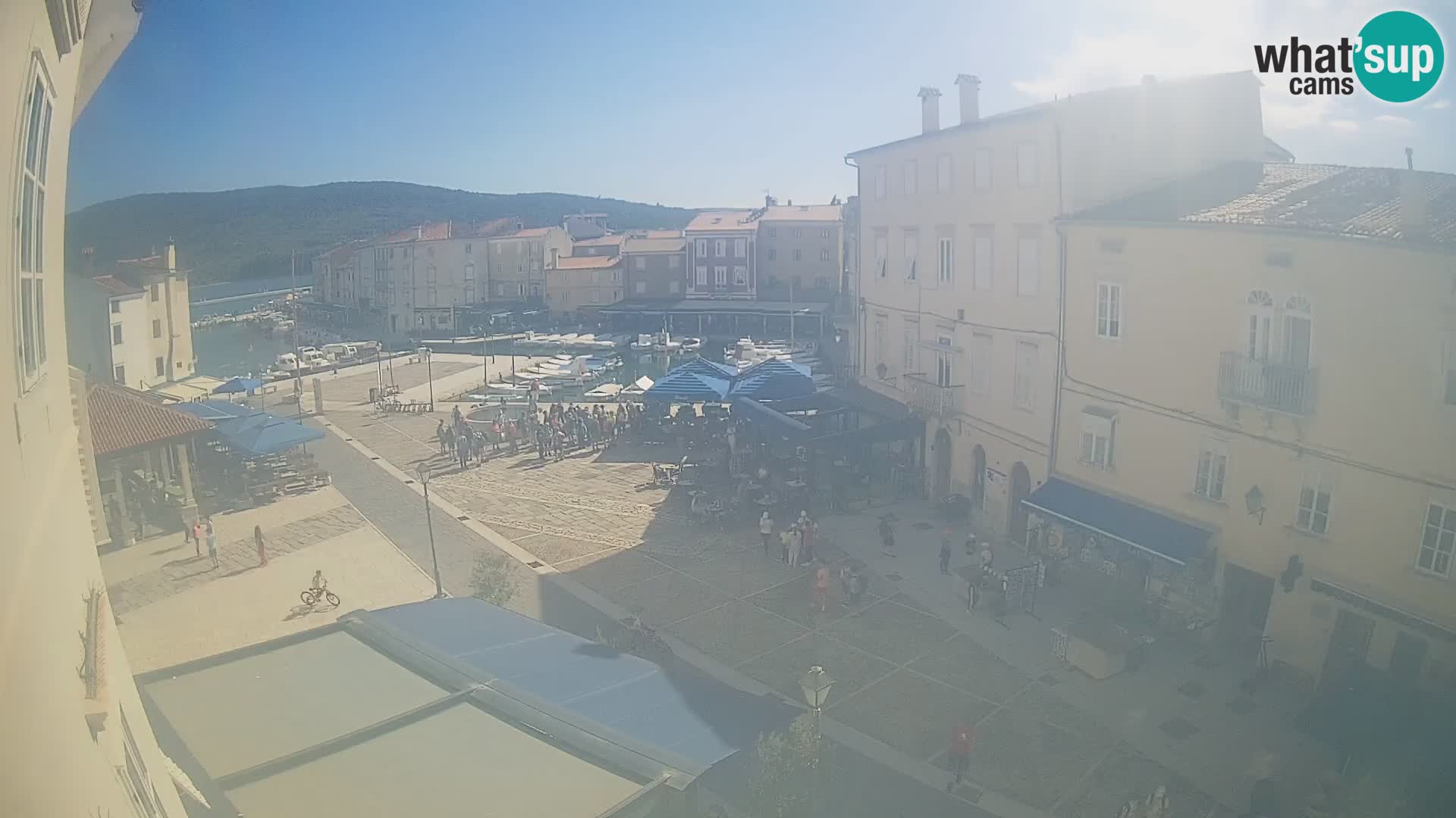 LIVE cam Cres Stadt – Hauptplatz und “mandrač” – Cres Insel – Kroatien