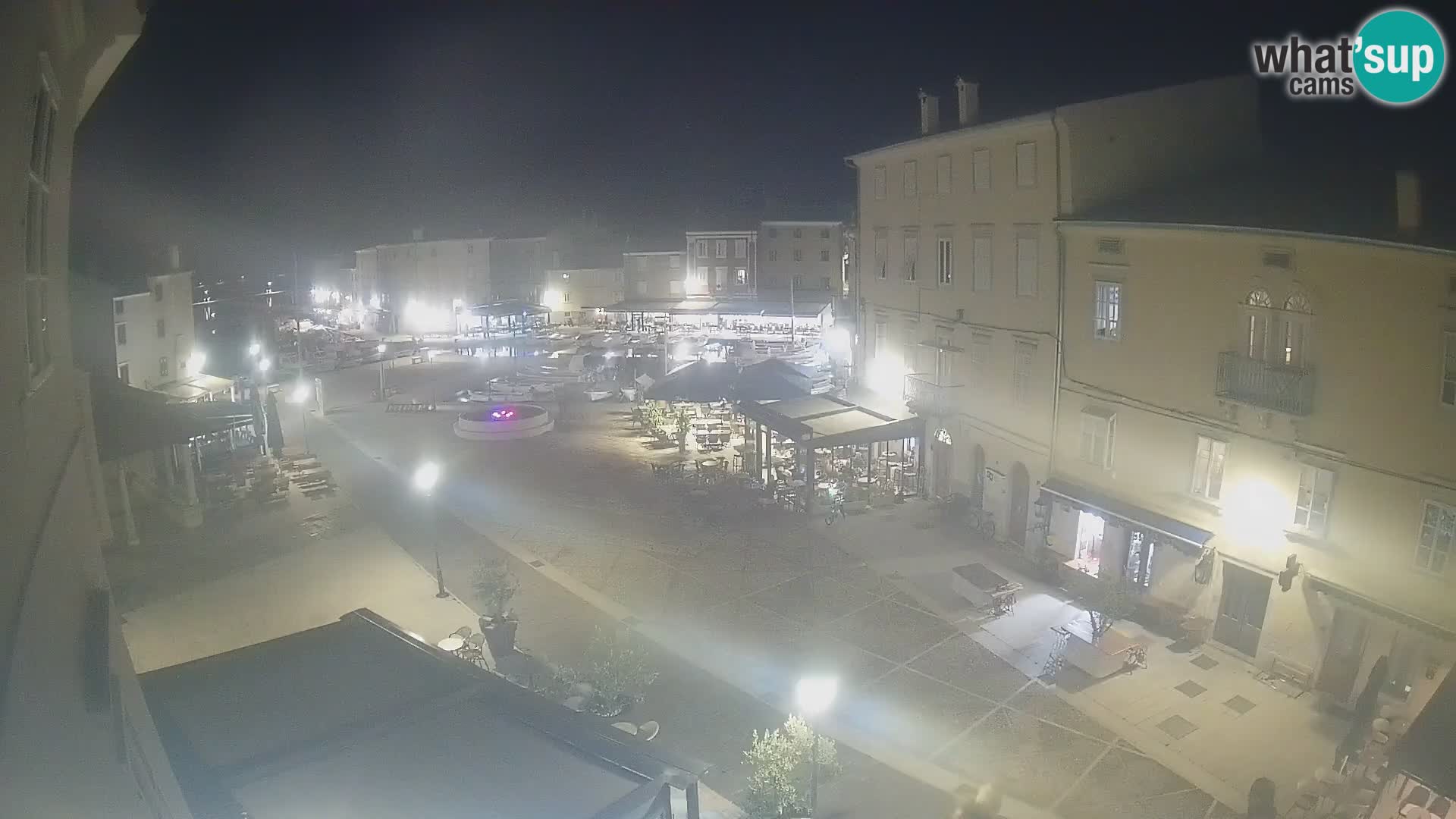 Cámara en vivo ciudad de Cres – plaza principal y “mandrač” – isla de Cres – Croacia