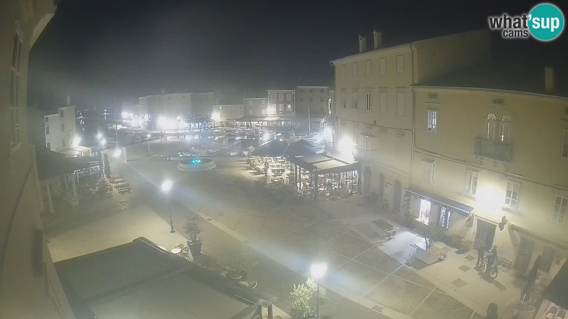 Cámara en vivo ciudad de Cres – plaza principal y “mandrač” – isla de Cres – Croacia