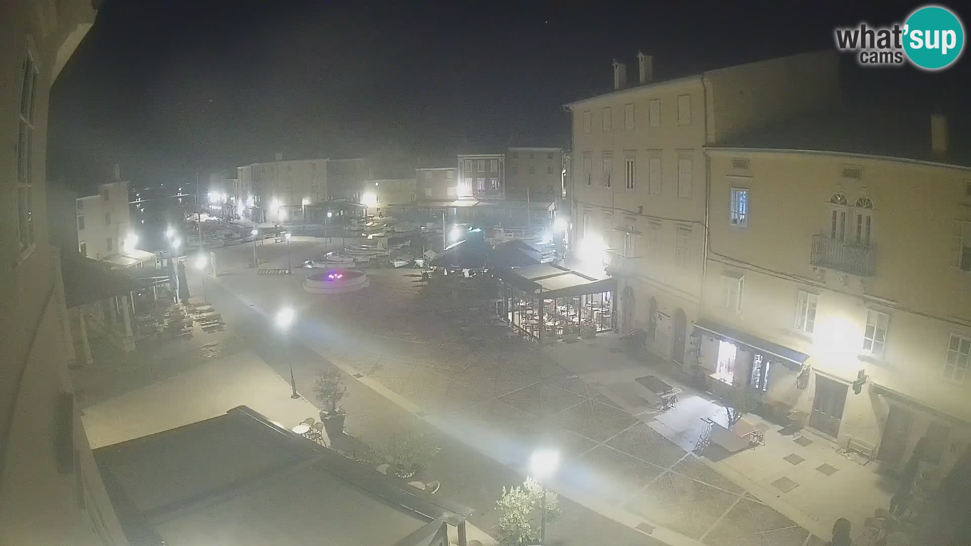 LIVE cam Cres city – place principale et “mandrač” – île de Cres – Croatie