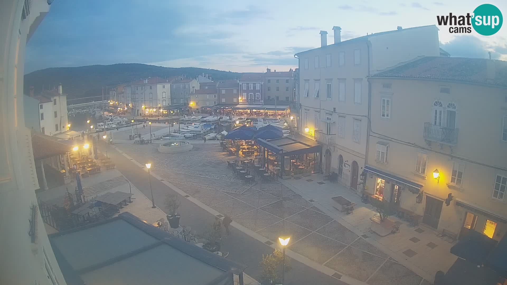 Cámara en vivo ciudad de Cres – plaza principal y “mandrač” – isla de Cres – Croacia