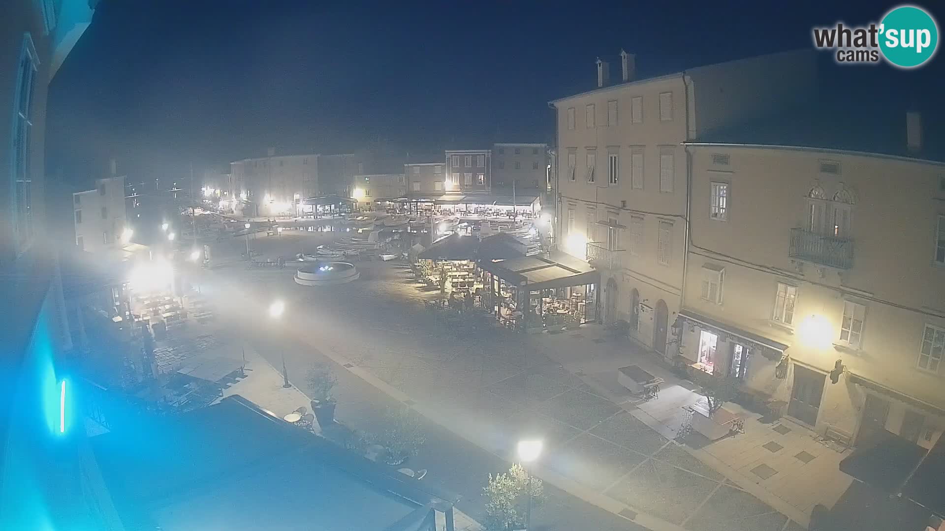 LIVE cam Cres city – place principale et “mandrač” – île de Cres – Croatie