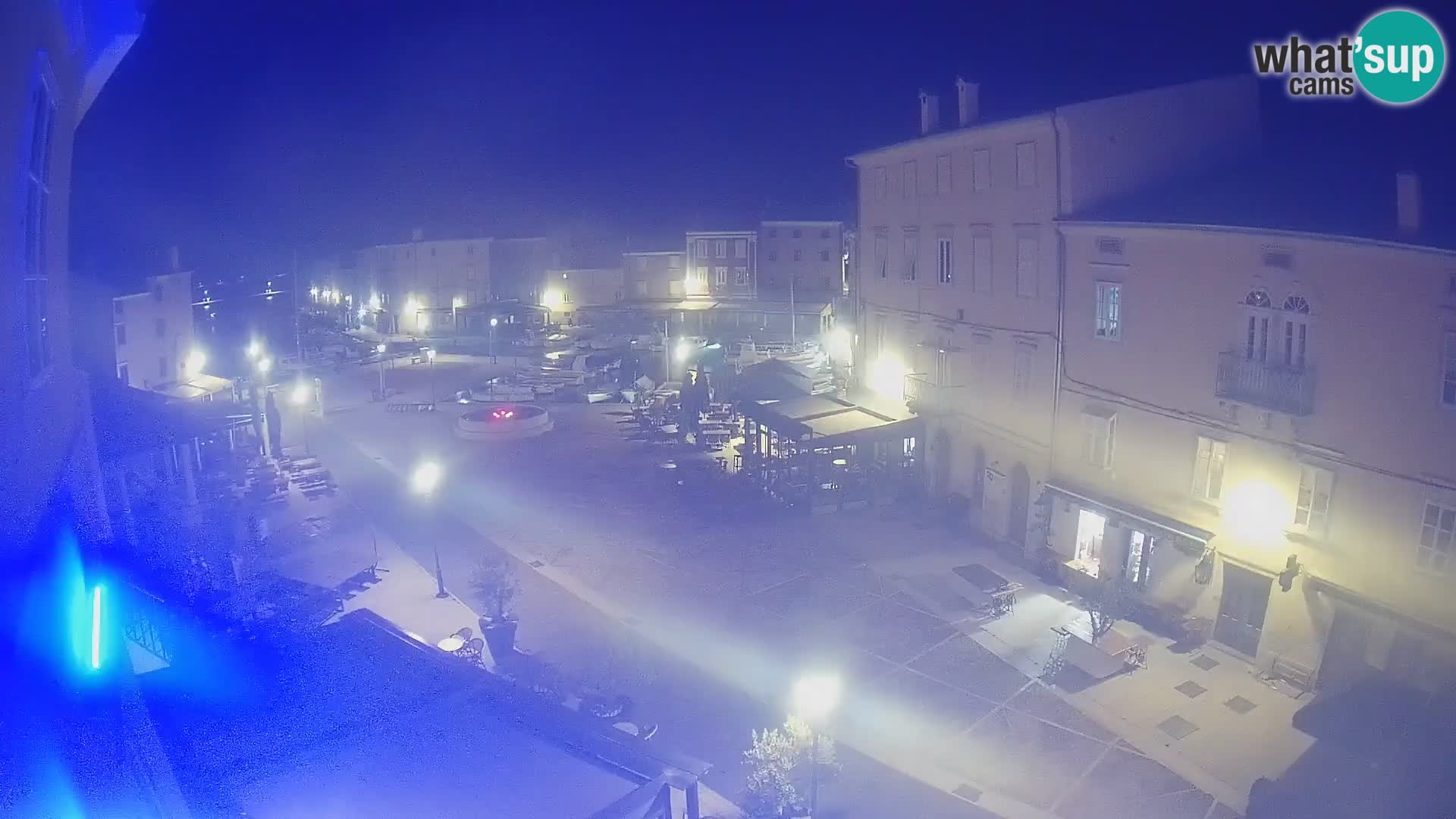 Kamera v ŽIVO Cres mesto – glavni trg in “mandrač” – otok Cres – Hrvaška