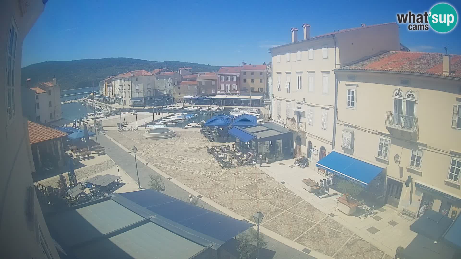 LIVE cam Cres Stadt – Hauptplatz und “mandrač” – Cres Insel – Kroatien