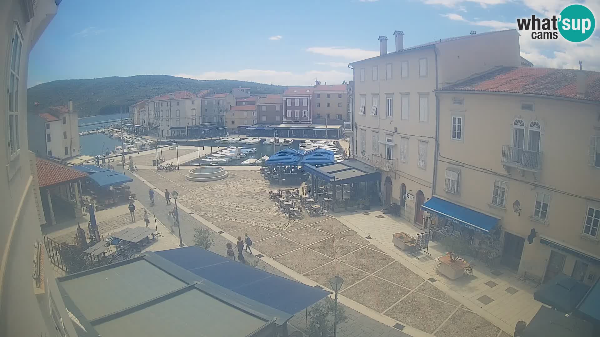 LIVE cam Cres city – place principale et “mandrač” – île de Cres – Croatie