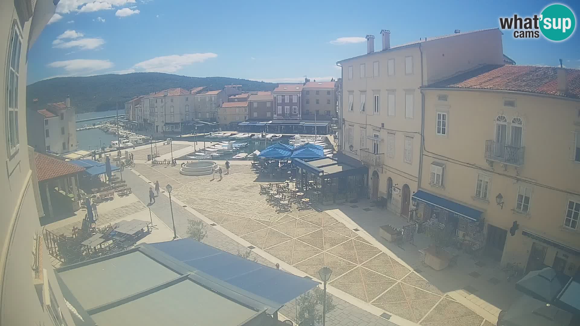 LIVE cam Cres city – place principale et “mandrač” – île de Cres – Croatie
