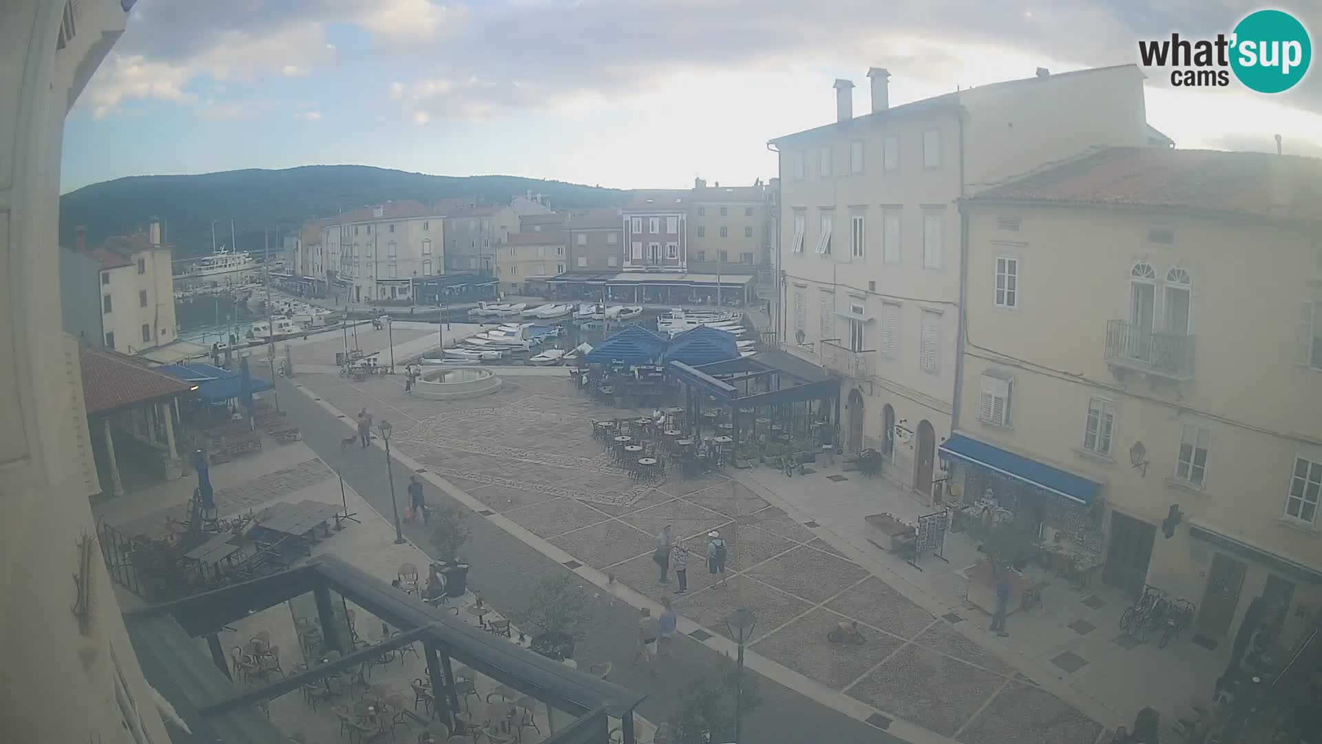 Cámara en vivo ciudad de Cres – plaza principal y “mandrač” – isla de Cres – Croacia