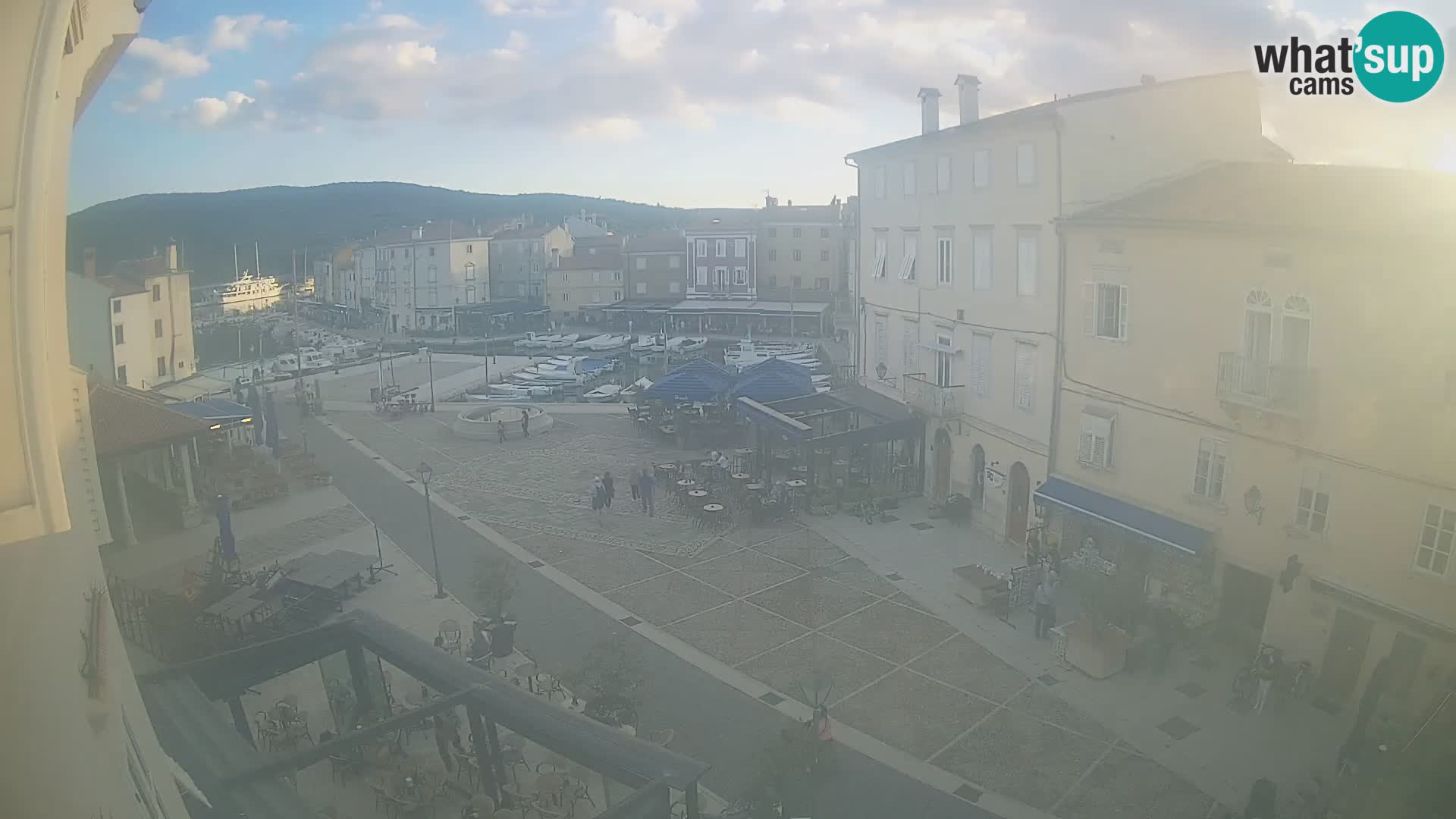 LIVE cam Cres città – piazza principale e “mandrač” – isola di Cherso – Croazia